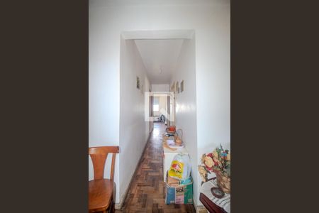 Corredor de apartamento para alugar com 3 quartos, 80m² em Azenha, Porto Alegre