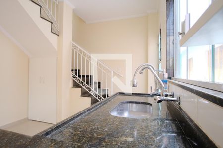 Cozinha de casa para alugar com 1 quarto, 50m² em Penha de França, São Paulo