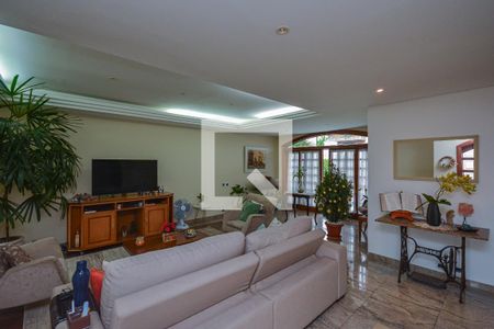 Sala de casa à venda com 4 quartos, 350m² em Jardim Teresa, São Paulo