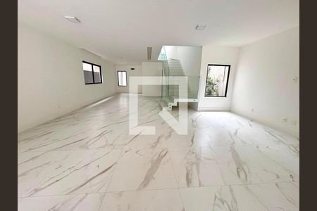 Casa à venda com 4 quartos, 350m² em Barra da Tijuca, Rio de Janeiro