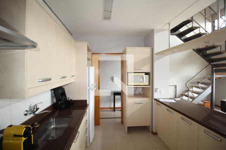 Cozinha de apartamento para alugar com 1 quarto, 75m² em Três Figueiras, Porto Alegre
