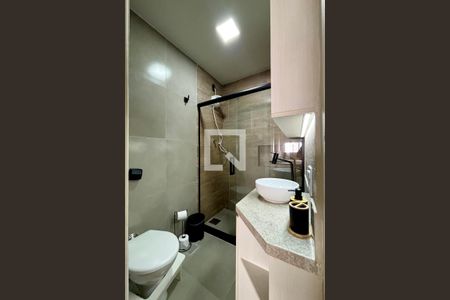 Banheiro social de apartamento à venda com 1 quarto, 53m² em Copacabana, Rio de Janeiro