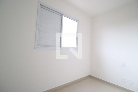 Quarto 1 de apartamento para alugar com 2 quartos, 56m² em Santa Mônica, Uberlândia