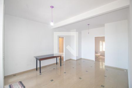 Sala de casa à venda com 3 quartos, 190m² em Vila Nova, Porto Alegre