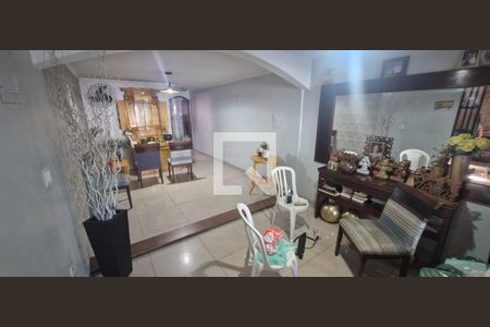 Casa à venda com 4 quartos, 210m² em Vila Silvia, São Paulo