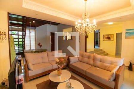 Sala de casa de condomínio à venda com 3 quartos, 380m² em Itaipu, Niterói