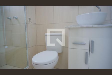 Banheiro suite  de apartamento para alugar com 2 quartos, 70m² em Cavalhada, Porto Alegre
