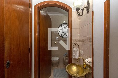 banheiro social_1 de casa à venda com 6 quartos, 338m² em Bosque da Saúde, São Paulo