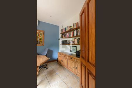 Sala  de casa de condomínio para alugar com 3 quartos, 395m² em Residencial Quatro (alphaville), Santana de Parnaíba