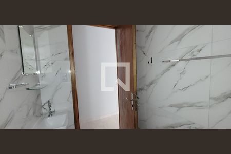Banheiro de casa para alugar com 1 quarto, 35m² em Vila Sao Roberto, Itaquaquecetuba