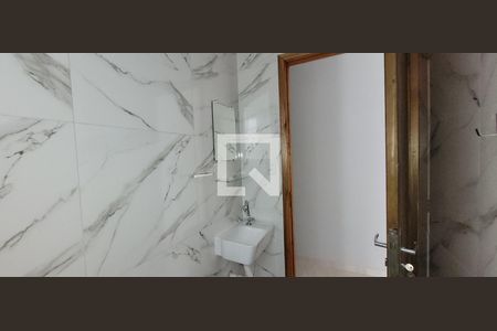 Banheiro de casa para alugar com 1 quarto, 35m² em Vila Sao Roberto, Itaquaquecetuba