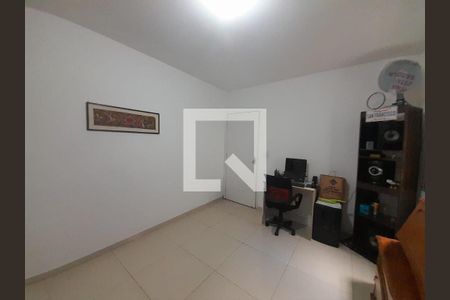 Casa à venda com 4 quartos, 200m² em Umuarama, Osasco