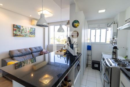 Cozinha e Área de Serviço de apartamento à venda com 2 quartos, 46m² em Cristal, Porto Alegre