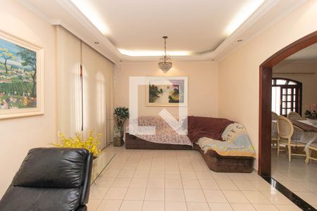 Sala de casa à venda com 6 quartos, 400m² em Vila Sabrina, São Paulo