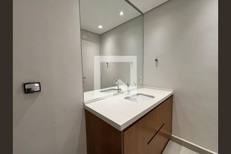 Banheiro de apartamento para alugar com 2 quartos, 67m² em Vila Nova Conceição, São Paulo
