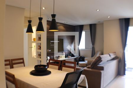 Sala de apartamento para alugar com 2 quartos, 74m² em Jardim Tupanci, Barueri