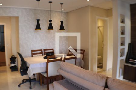 Sala de apartamento para alugar com 2 quartos, 74m² em Jardim Tupanci, Barueri