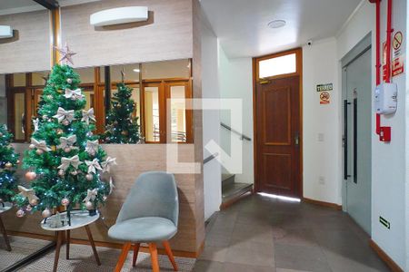 Hall de entrada de apartamento para alugar com 2 quartos, 95m² em Chácara das Pedras, Porto Alegre