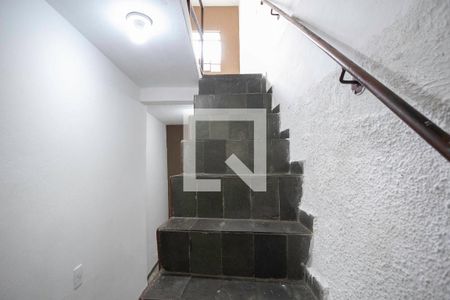 Escada de casa para alugar com 3 quartos, 300m² em Glória, Belo Horizonte