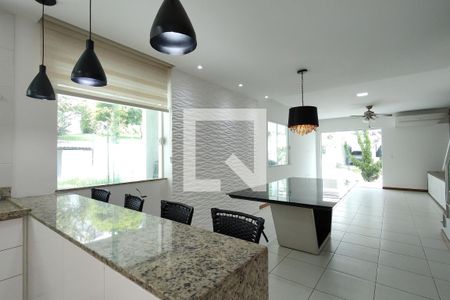 Sala de casa de condomínio para alugar com 4 quartos, 300m² em Freguesia (jacarepaguá), Rio de Janeiro