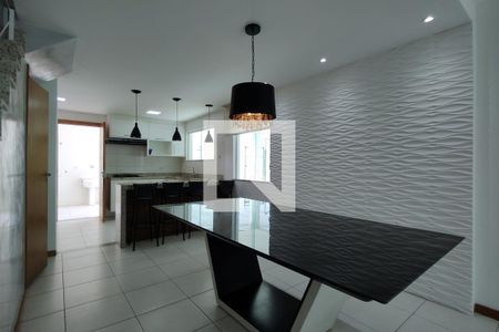 Sala de casa de condomínio para alugar com 4 quartos, 300m² em Freguesia (jacarepaguá), Rio de Janeiro