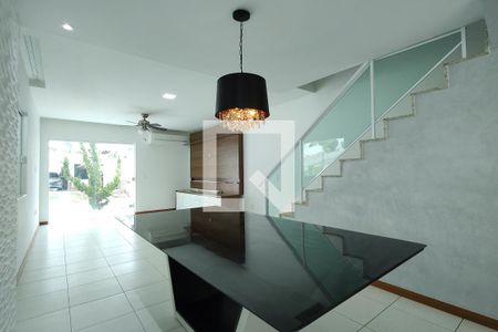 Sala de casa de condomínio para alugar com 4 quartos, 300m² em Freguesia (jacarepaguá), Rio de Janeiro