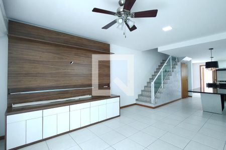 Sala de casa de condomínio para alugar com 4 quartos, 300m² em Freguesia (jacarepaguá), Rio de Janeiro