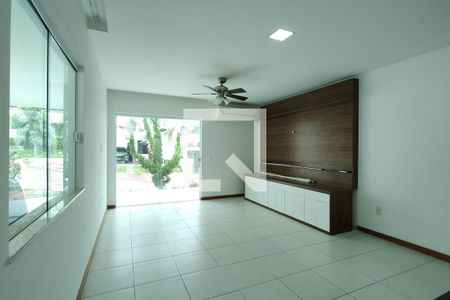 Sala de casa de condomínio para alugar com 4 quartos, 300m² em Freguesia (jacarepaguá), Rio de Janeiro