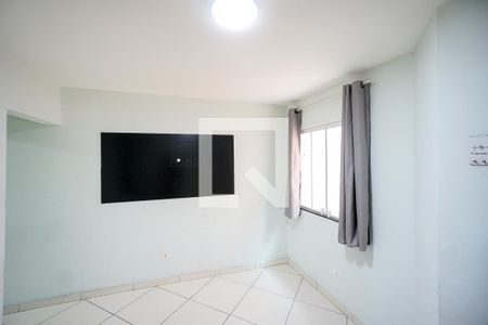 Sala de casa de condomínio para alugar com 2 quartos, 70m² em Chácara Seis de Outubro, São Paulo