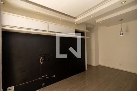Sala de apartamento para alugar com 2 quartos, 72m² em Jardim Tupanci, Barueri