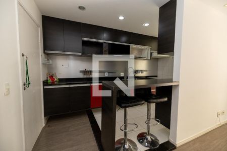 Cozinha de apartamento para alugar com 2 quartos, 72m² em Jardim Tupanci, Barueri