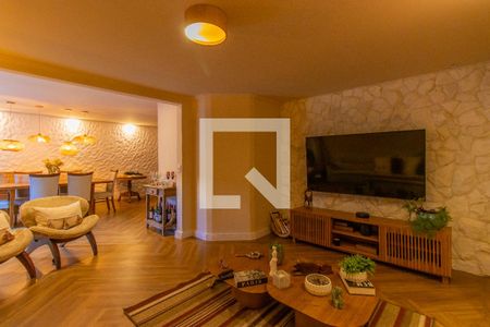 Sala andar inferior de casa de condomínio para alugar com 3 quartos, 220m² em Granja Viana, Cotia