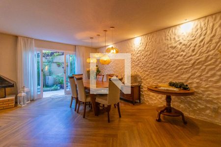 Sala andar inferior de casa de condomínio para alugar com 3 quartos, 220m² em Granja Viana, Cotia