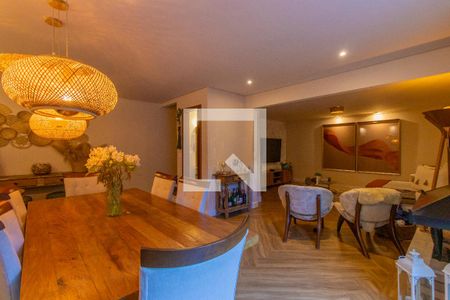 Sala andar inferior de casa de condomínio para alugar com 3 quartos, 220m² em Granja Viana, Cotia