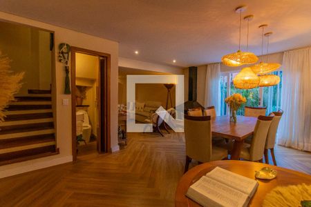 Sala andar inferior de casa de condomínio para alugar com 3 quartos, 220m² em Granja Viana, Cotia