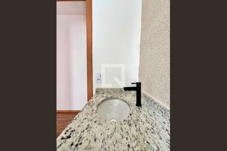 Banheiro de apartamento à venda com 2 quartos, 55m² em Jardim Guarani, Campinas