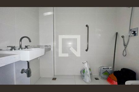 Banheiro de kitnet/studio à venda com 1 quarto, 22m² em Pinheiros, São Paulo