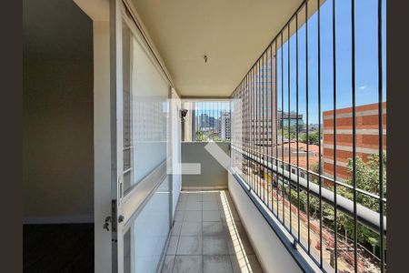 Sala  de apartamento para alugar com 2 quartos, 80m² em Chácara Santo Antônio, São Paulo