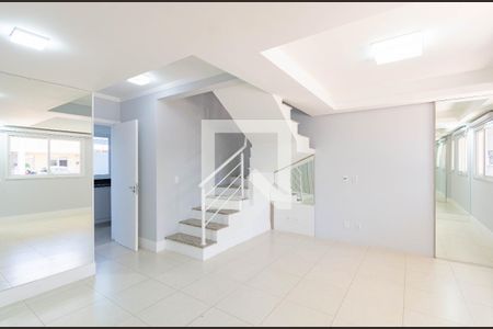Sala de casa de condomínio à venda com 2 quartos, 116m² em Marechal Rondon, Canoas