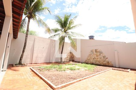 Quintal de casa para alugar com 3 quartos, 210m² em Jardim Karaíba, Uberlândia