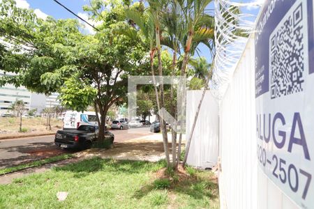 Plaquinha de casa para alugar com 3 quartos, 210m² em Jardim Karaíba, Uberlândia