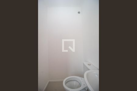 Banheiro de casa de condomínio à venda com 3 quartos, 99m² em Espírito Santo, Porto Alegre