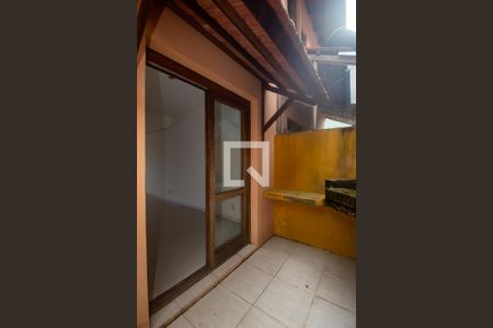 Quintal/area de serviço de casa de condomínio à venda com 3 quartos, 99m² em Espírito Santo, Porto Alegre