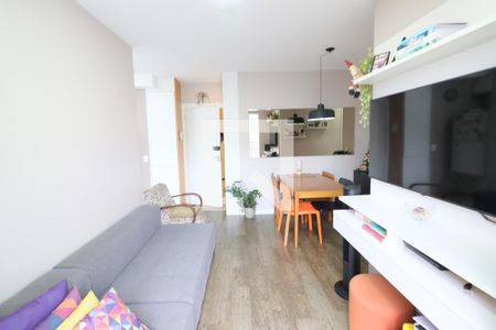 Sala de apartamento à venda com 2 quartos, 55m² em Continental, Osasco