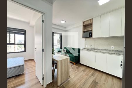 Sala/Cozinha de apartamento para alugar com 1 quarto, 29m² em Indianópolis, São Paulo