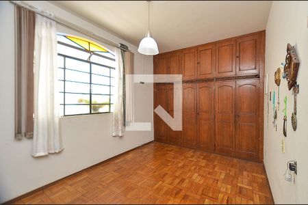 Suíte 1 de casa para alugar com 5 quartos, 316m² em Sagrada Família, Belo Horizonte