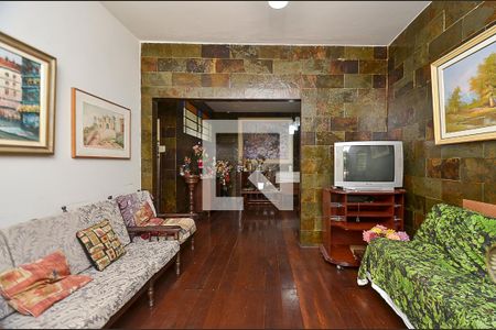 Sala 1 de casa para alugar com 5 quartos, 316m² em Sagrada Família, Belo Horizonte