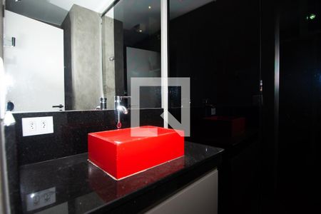 banheiro corredor de apartamento à venda com 2 quartos, 150m² em Pinheiros, São Paulo