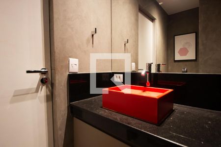 banheiro corredor de apartamento à venda com 2 quartos, 150m² em Pinheiros, São Paulo