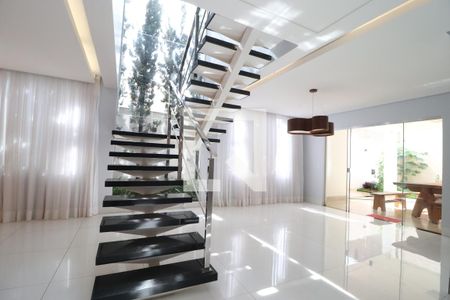 Casa para alugar com 4 quartos, 275m² em Alto Umuarama, Uberlândia